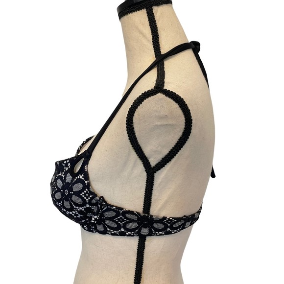 VICTORIA'S SECRET BLACK & WHITE FLORAL CUTOUT PUSHUP BIKINI TOP 34A - Picture 4 of 7